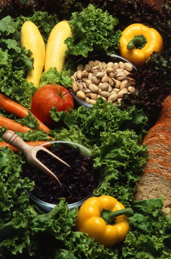 vegan essen vitamine grünes blattgemüse trockenfrüchte