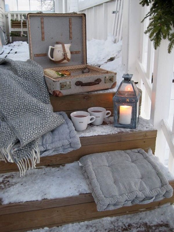winterdeko ideen selber machen veranda treppen gemütlich koffer kaffee