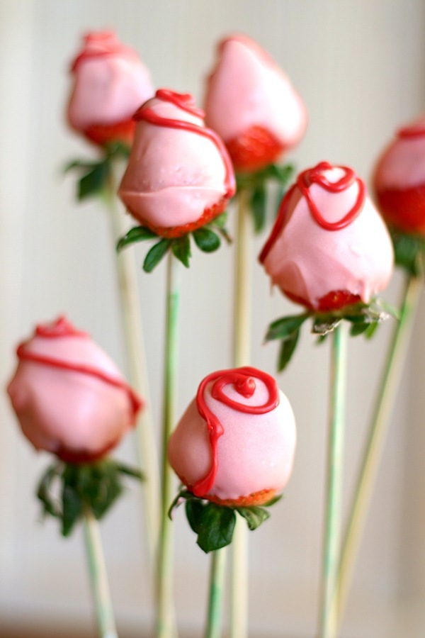 leckere süße schöne rosen zum essen sticks rote streifen