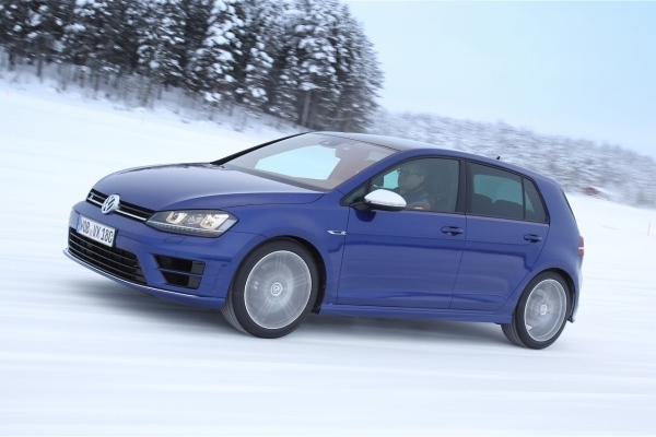 2015-Volkswagen Golf-R-evo Leistungsfähigkeit Ansicht von vorne rechts
