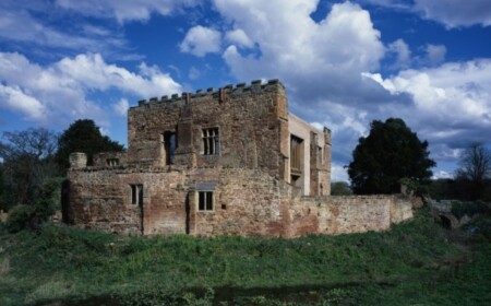 Astley-Castle-ruinen-charme-modernes-hotel-eingefuegt-restaurieurng