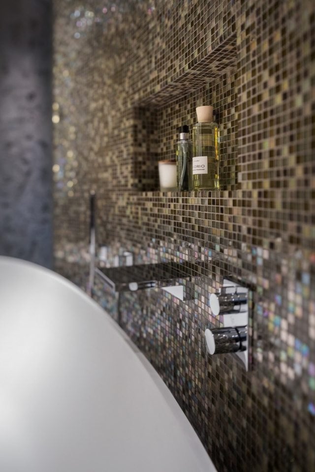 Badezimmer Wand Mosaikfliesen-Ablagefläche Badewanne keramik
