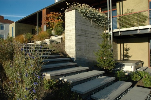 Außentreppe bauen bepflanzen Eingang gestalten Tipps Ideen