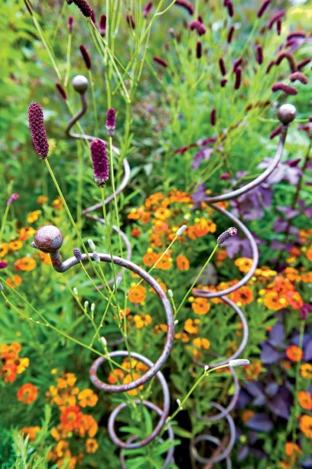 Blumen Stützen aus Metall spiralförmig-garten design-ideen