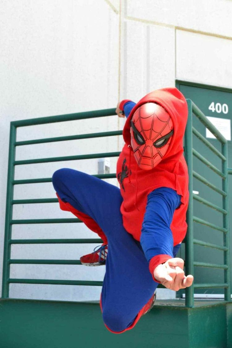 Comic Kostüme selber machen sich als Spiderman zum Karneval verkleiden