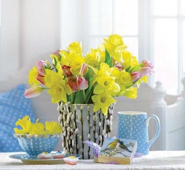 Frühlingsblumen gelber strauß duftende Blüten-Narzissen Vase