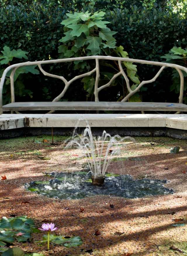 bauen coole Ideen Baumzweige Gartenteich Brunnen