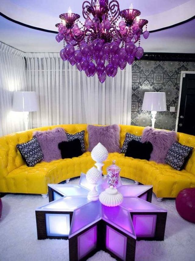Gelbes Sofa-Set Lila-Kronleuchter kristall kleiner Kaffeetisch-Design 
