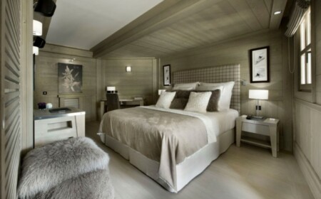 Gästezimmer Wohlfühlambiente Landhausstil einrichten Schlafzimmer helle beige Farbe Holzwände