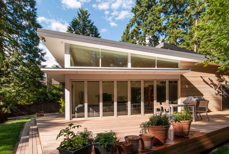 Haus-Pultdach-bauen-moderne-Hausfassade-Glas-Beton