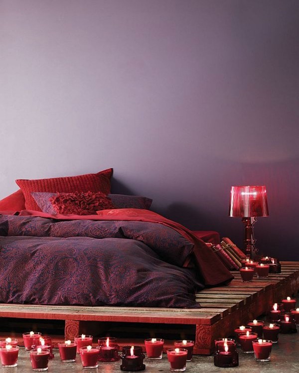 Holzpaletten Bett lampe dekorieren kerzen-leinen bettwäsche