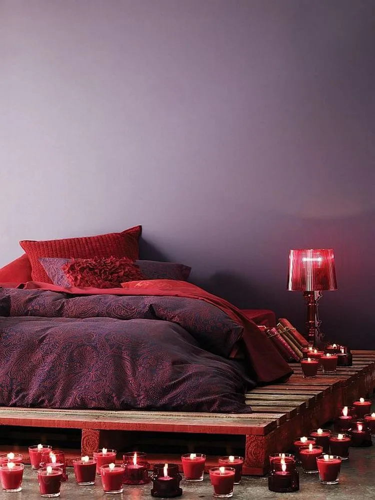 Holzpaletten Bett selber machen dekorieren kerzen leinen textilien