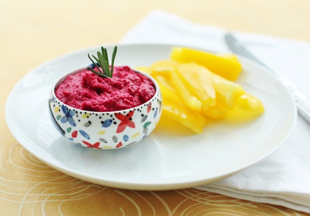 Humus mit roter Rübe