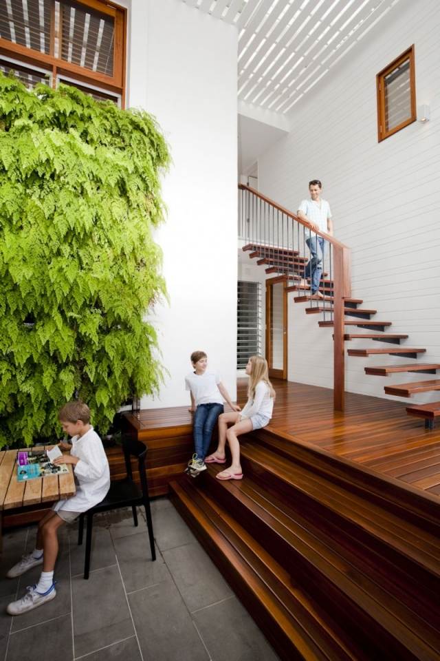 Kragarmtreppe lackiertes Holz-moderne Wohnung Raum