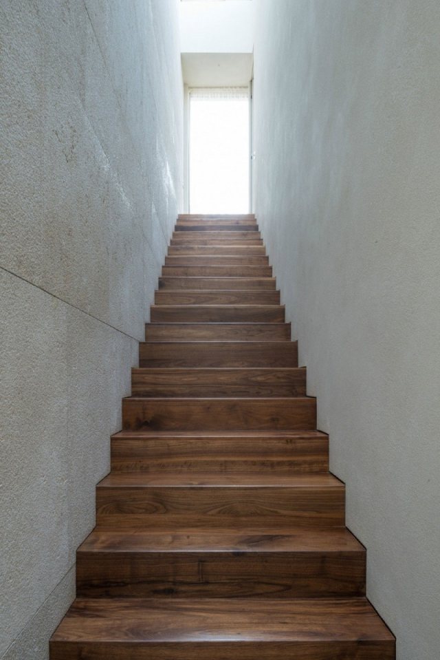 ideen für Materialien im Treppenbau-Holz Betonwände