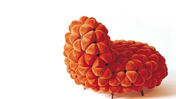 Stuhl orangen- Rot farbener-Stoff anana-kollektion Metallfüße