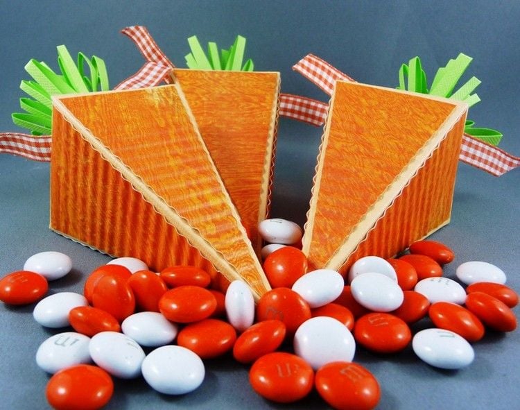 Ostergeschenke basteln tueten-orangenfarbenes-wellpapier-bonbons