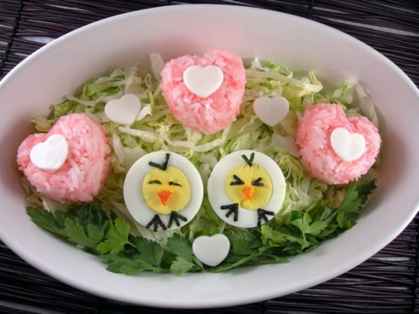 Ostersalat Geschmack Gericht-zu Ostern-Kinder-Eierküken 