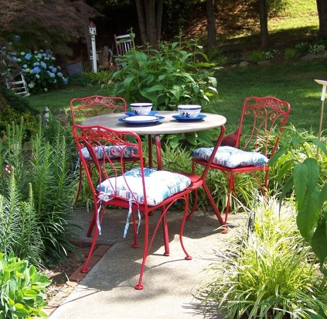 Rote Metall-Stühle Schmiedeeisen-Auflagen Poslter Garten sitzgelegenheiten
