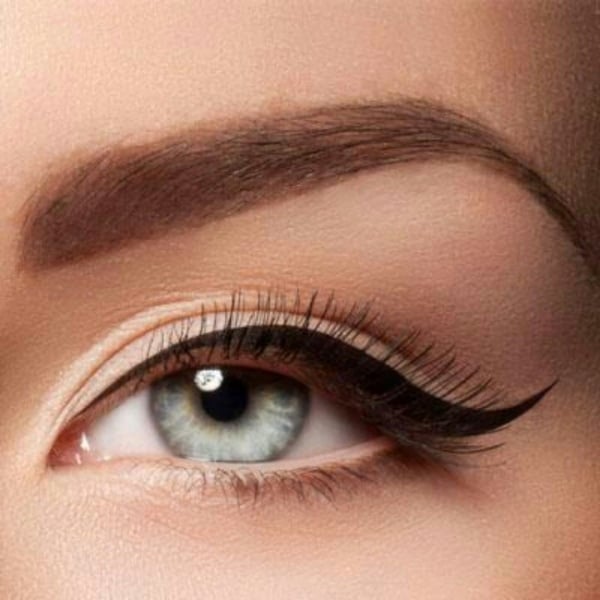 Schminktipps für-helle Augen-Wimpern schwarz eyeliner richtig ziehen