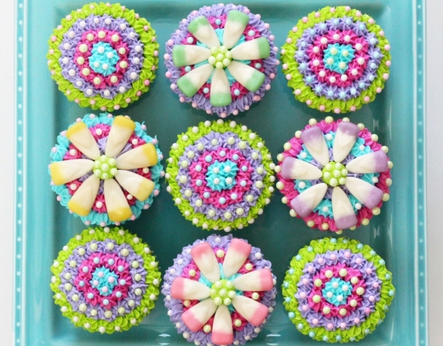 Süßigkeiten Überraschung Muttertag Cupcakes dekorieren Ideen leckere rezepte
