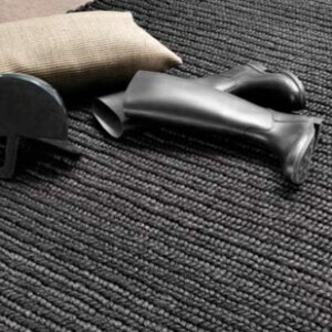 Teppich schwarze Farbe Deko Kissen Leinenstoff handgeknüpft modern stilvoll