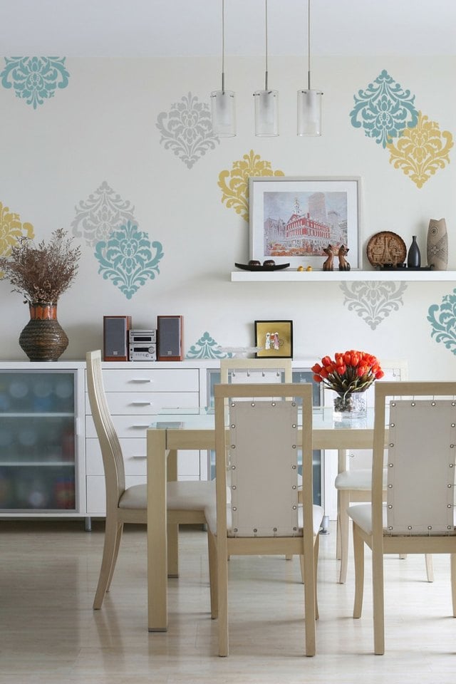 Wandschablone Küche Gestaltung Ideen Wandfarbe blau weiß gelb