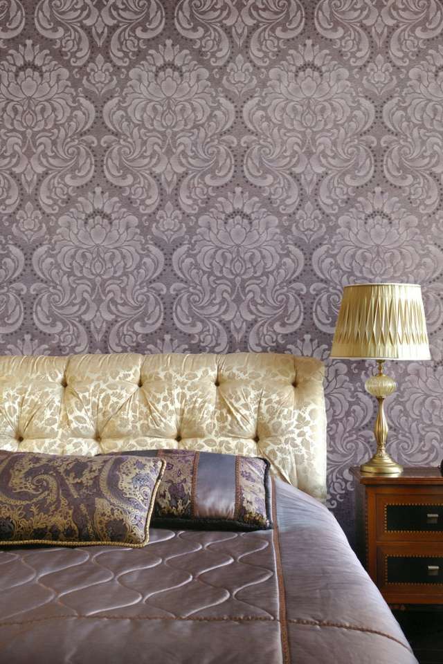 Wandschablone klassische Gestaltung Ornamente Muster Ideen lila graue Metallicfarbe