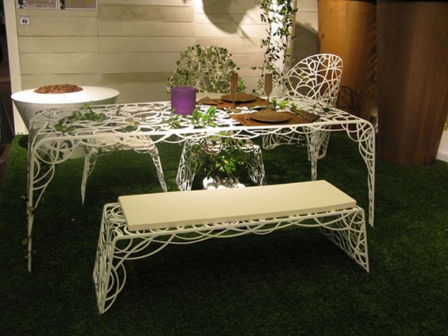Weiße Gartenmöbel-Metall filigran esstisch sitzbank Stühle-patio