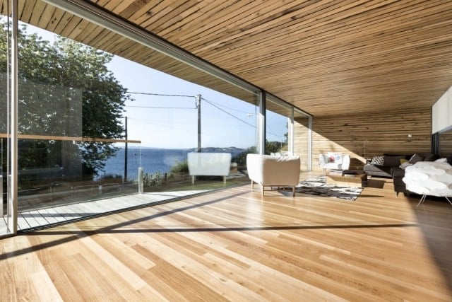 Wohndesign Trends-Holz decke boden gestalten-raumhohe verglasung