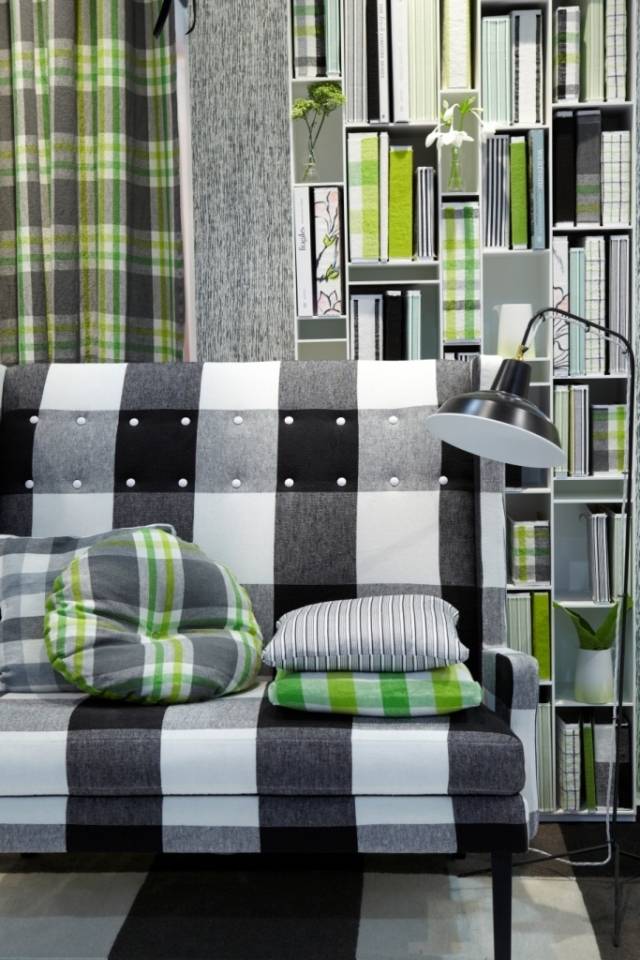 Wohnzimmer Möbel-gestreift weiß-schwarz kontraste Grüne-Akzent 