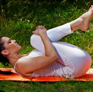 Yoga Übungen trainieren Hände Arme Beine Muskulatur