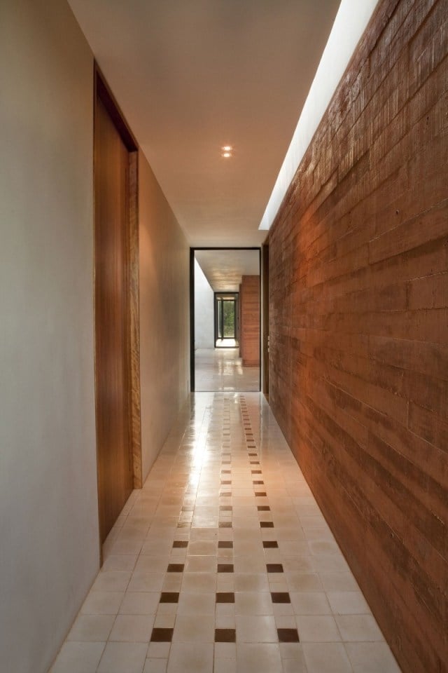 backsteinmauer design Innenwand-gestaltung ideen-Holz Optik-Fliesen Boden
