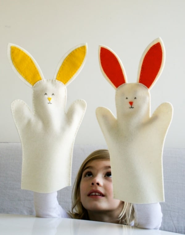 mit Kindern-basteln Ostern Handpuppen hasenform