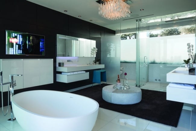 badezimmer ideen glas deckenleuchte badewanne weiße badmöbel
