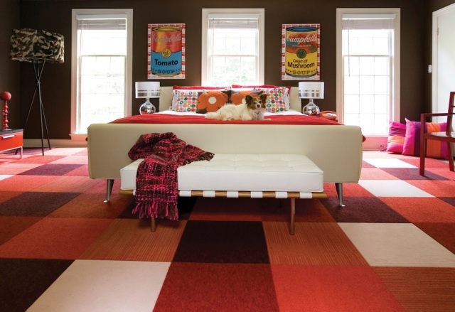 bunte teppiche schlafzimmer quadrate orange nuance akzente setzen