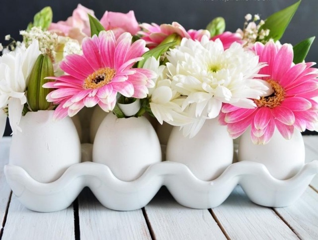 deko ostertisch nachmachen eier schalen vasen gerbera