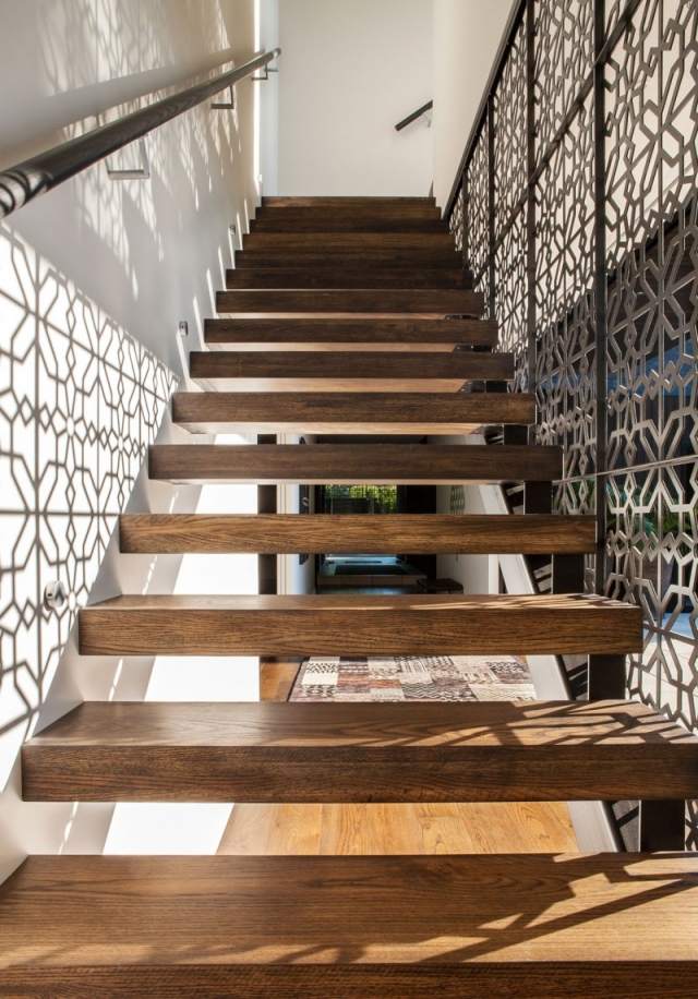moderne Treppen-Holzstufen Geländer-formschöne Ornamente