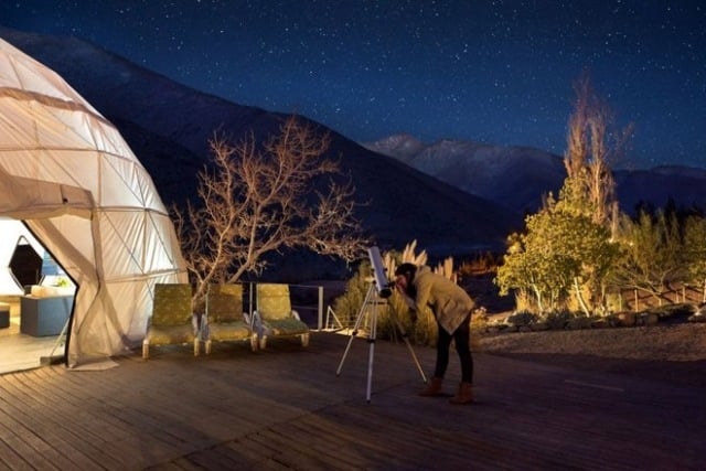 elqui domos hotel chile teleskop terrasse glamping entspannung