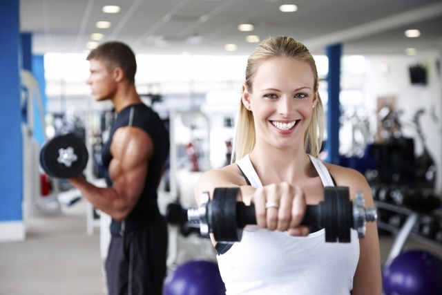fitness gegen Depression training mit gewichtern-sport übungen verbessern-die stimmung