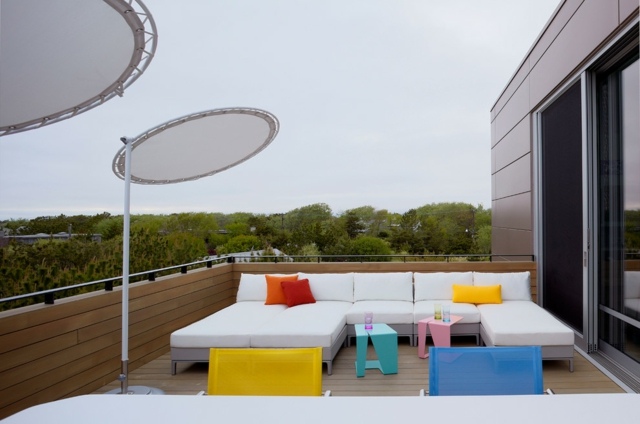 Balkon einrichten weißes Sofa Design Ideen