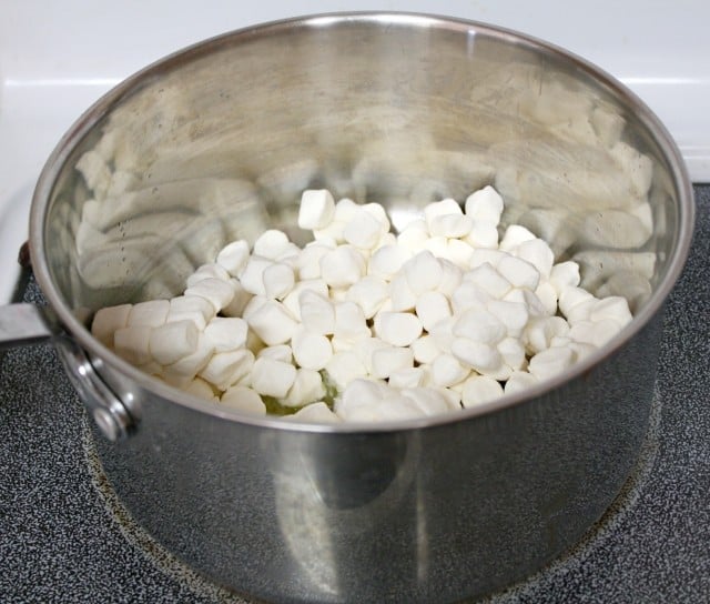  ostern knusprige ostereier schmelzen marshmallows butter