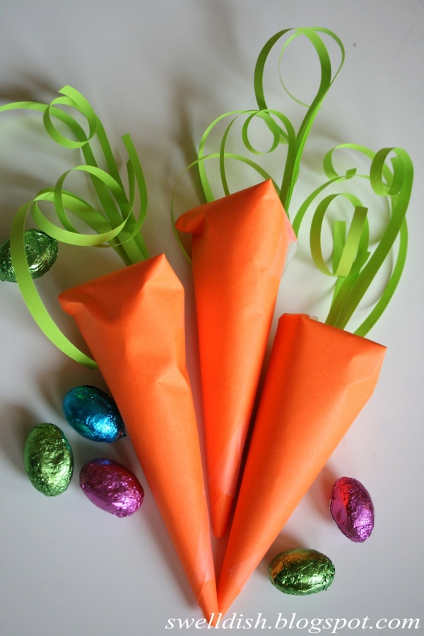 karotten-selber-machen-papier-brauchen-orange-grün-kleine-deko-eier-umgeben