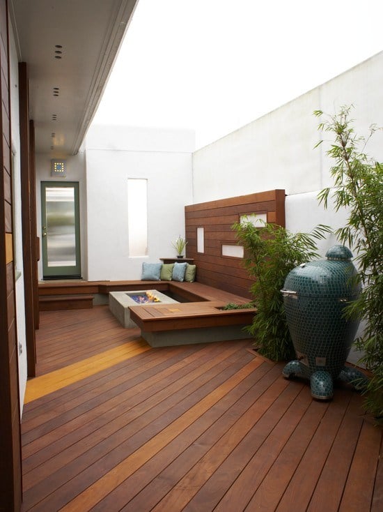 kleine terrasse haus dilenboden sitzbank bio kamin bambus pflanzen