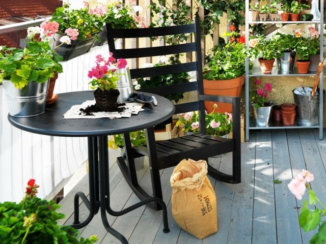 gestalten Blumentöpfe Gartenmöbel Holz Schaukelstuhl gestrichen schwarz