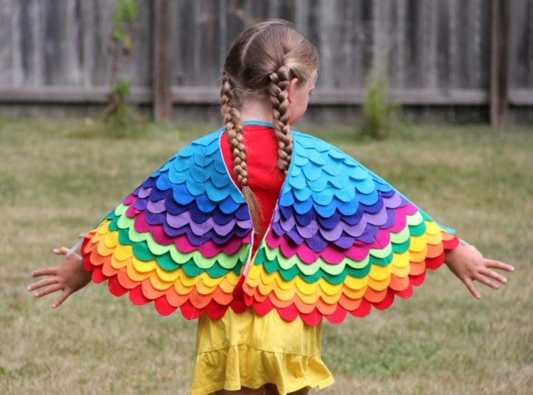 kreative faschingskostüme fluegel idee regenbogen farben kinder