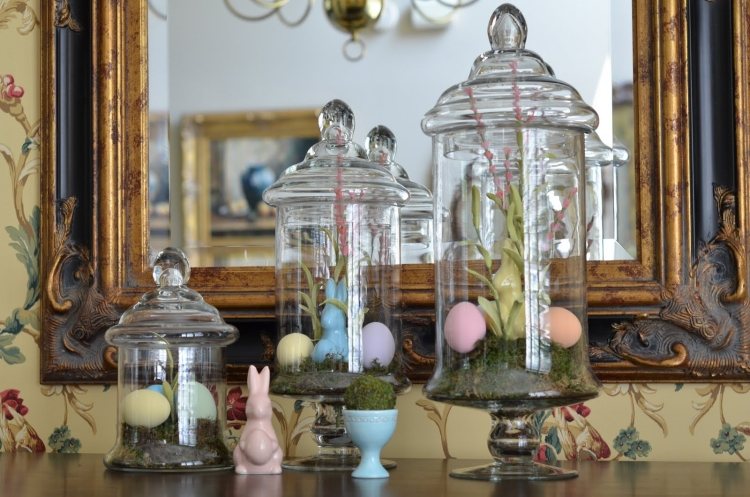 kreative-osterdekoration-glasglocke-glaeser-glasdose-keramik-eier-hasen