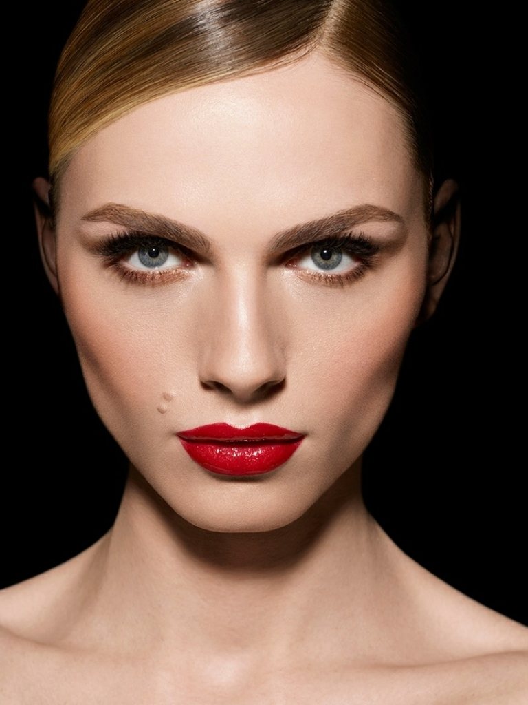 lippenstift-farbe dunkelrot elegant look attraktiv styling