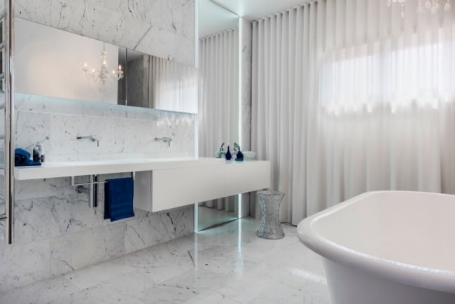 luxus bad fliesen weißer marmor moderne bad möbel gardinen