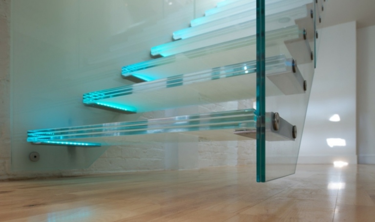 moderne designtreppen glas idee beleuchtung indirekt flur